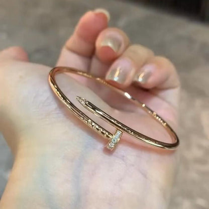 Elegance Nail Armbånd